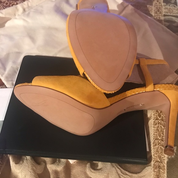 Heels - Picture 3 of 4